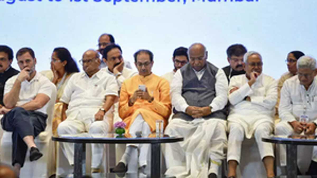 शीतकालीन सत्र की रणनीति पर चर्चा के लिए कल इंडिया गठबंधन के नेताओं की बैठक होगी